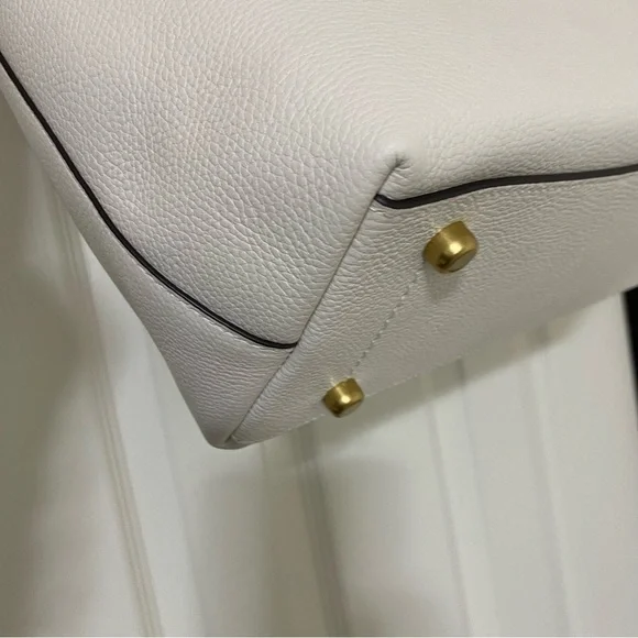 $325 NEW! COACH Luxe Pebbled Leather Medium Taylor Tote in Chalk